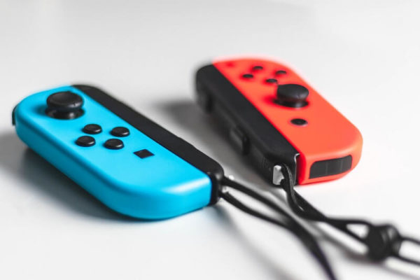 スイッチのコントローラーを充電しながら遊ぶ4つの方法 Joy Conやプロコンを常時接続して遊ぼう