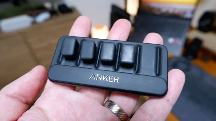 ANKERのケーブルホルダー