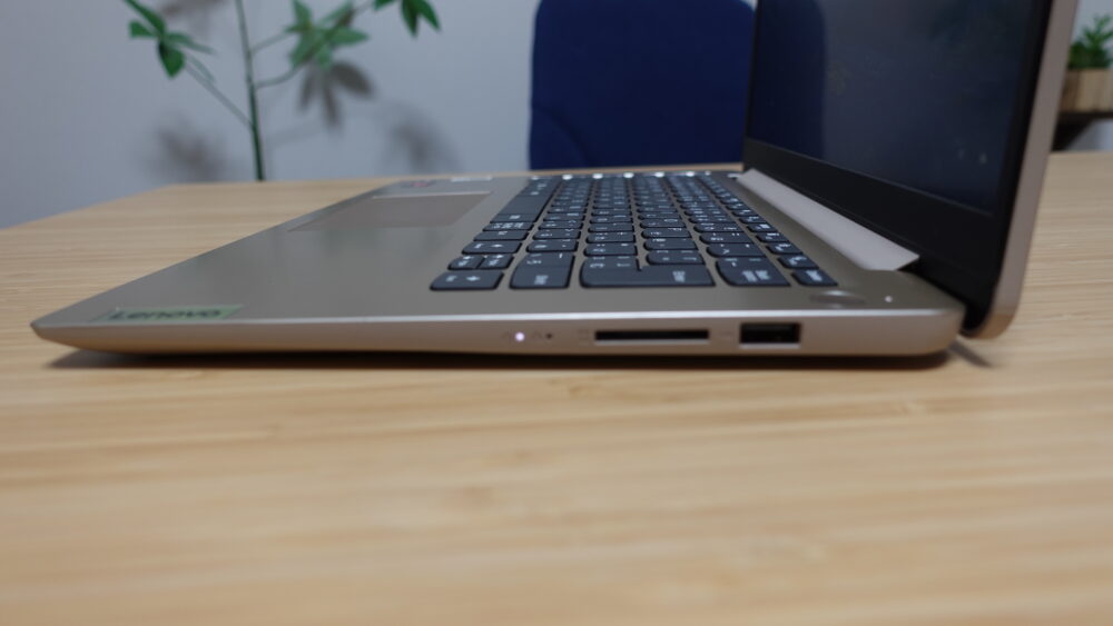 IdeaPad Slim 170 14型（AMD）のポート右