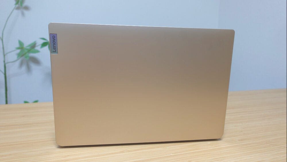 IdeaPad Slim 170 14型(AMD)の質感