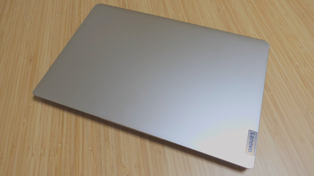 IdeaPad Slim 170 14型(AMD)の外観