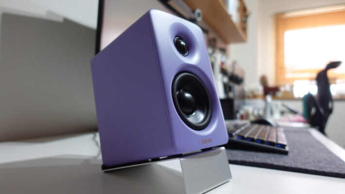 音がこもる対処方法は、壁から少し離す