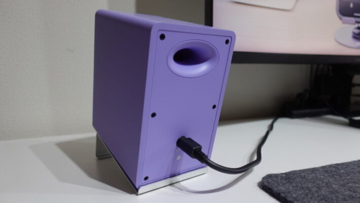 M60の背面デザインもsimple