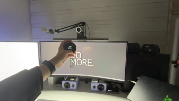 ScreenBar Halo 2 フロントライトのみ点灯（デスク面の照明）