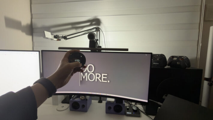 ScreenBar Halo 2 バックライトのみ点灯（壁まで30cm）