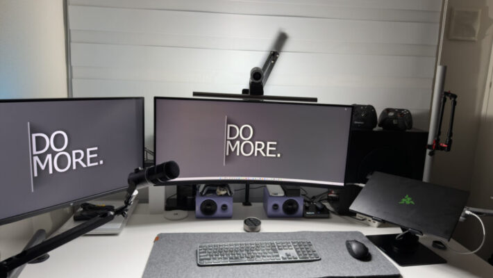 日中設定（6500K・MAX）のデスク面