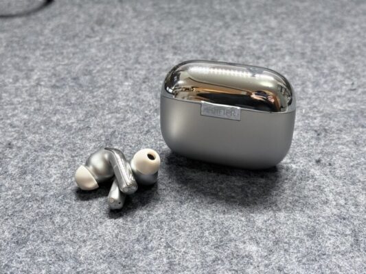 アイキャッチ ケースとイヤホン