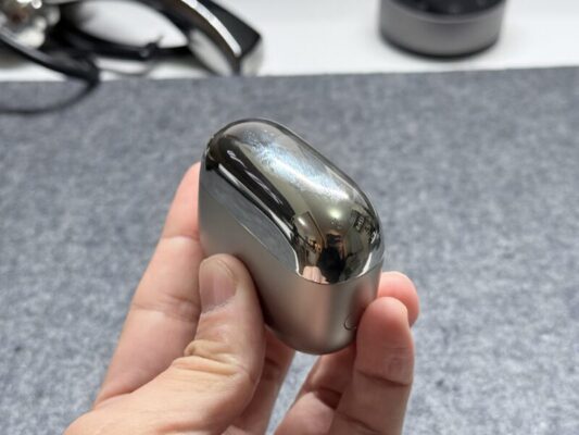 シルバーのケースのふた