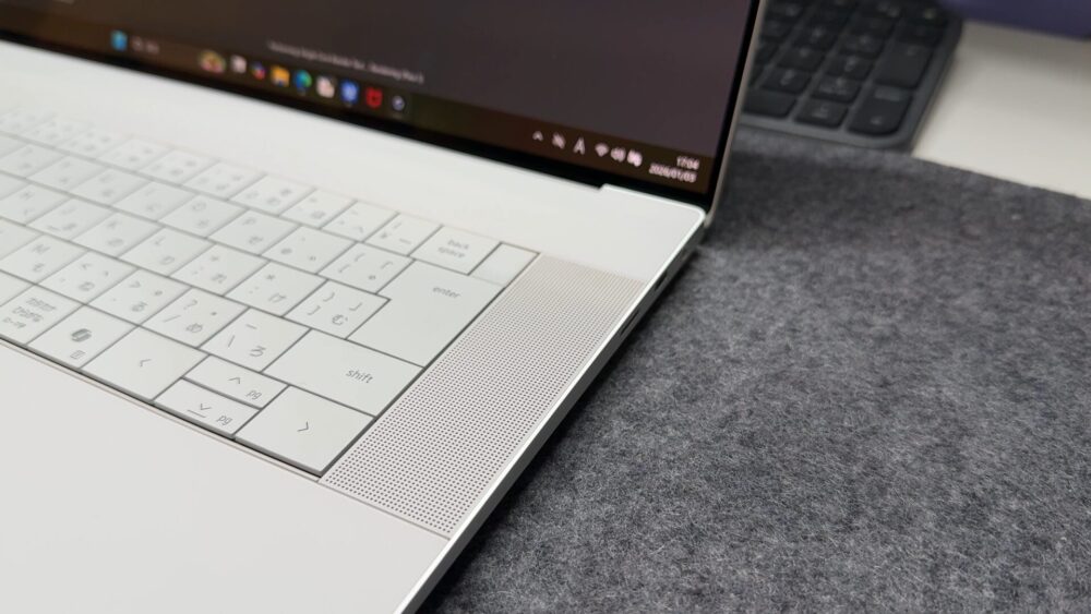 Dell 16 Premiumのタッチ式ファンクションキーとスピーカーグリル