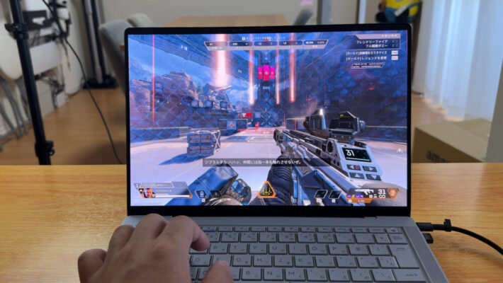 ASUS ExpertBook Ultra APEXプレイ画像