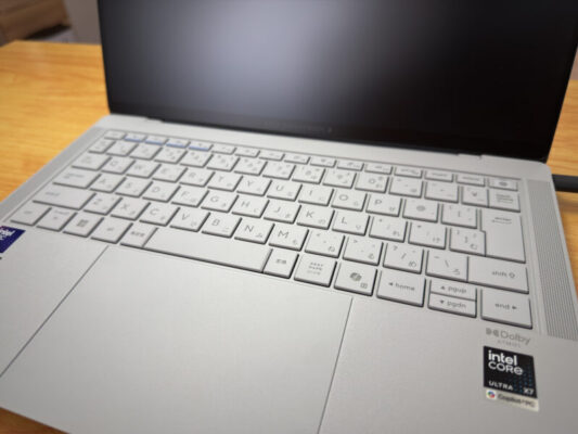 ASUS ExpertBook Ultraキーボードレイアウト