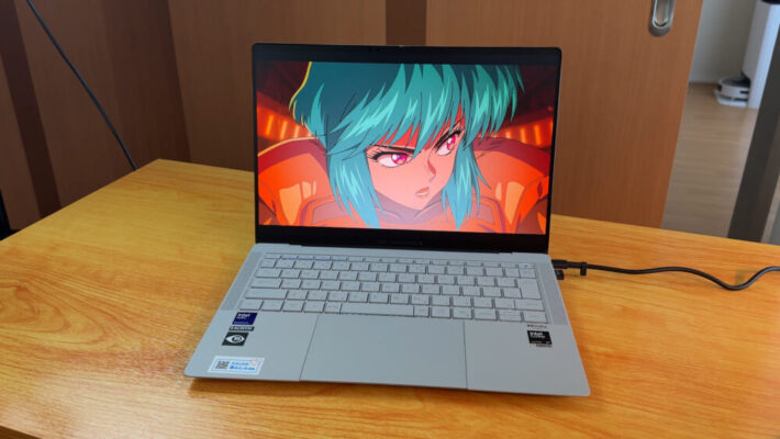 ASUS ExpertBook Ultra でアニメを視聴