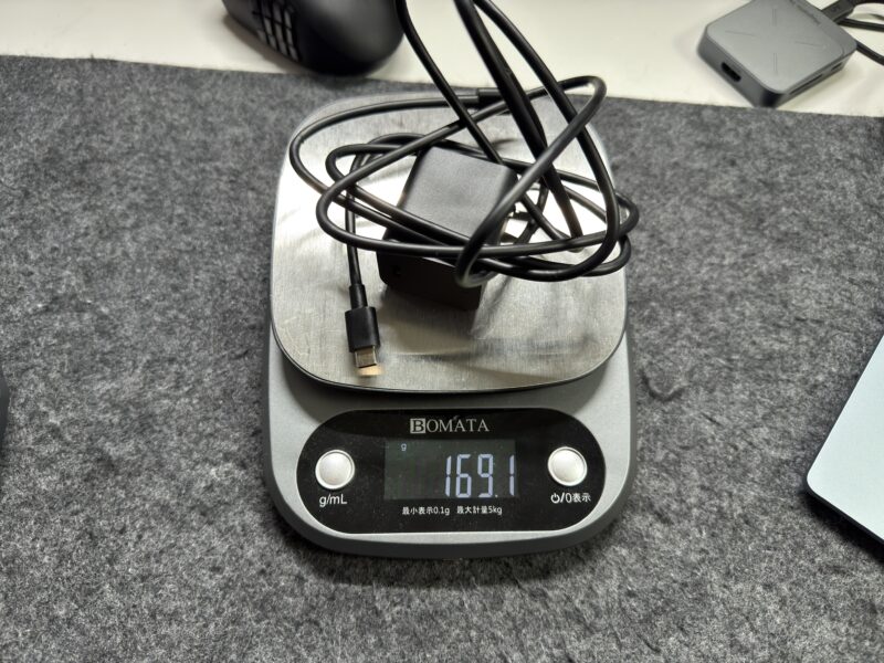 ケーブル込みで169.1g