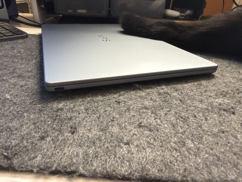 側面にUSB Type-Cが1つだけあるXPS 13